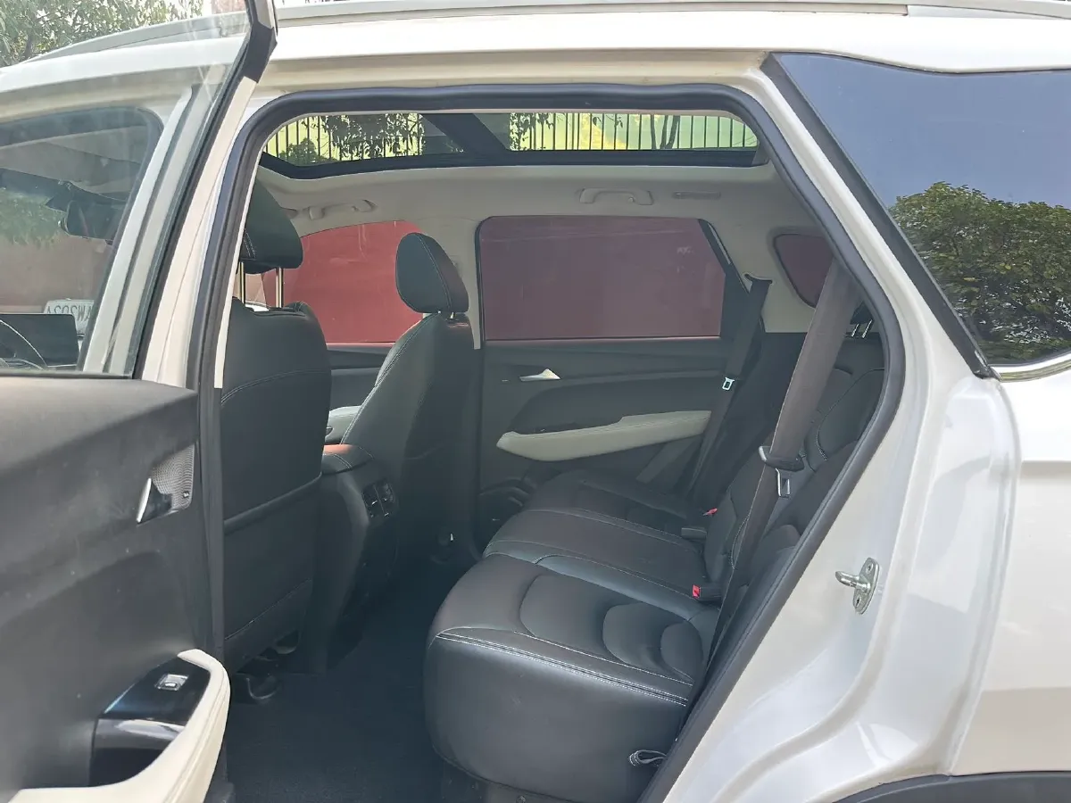 2018 BaoJun 530 1.5T 150HP L4 6MT,autocango,china used car exporter,china ev exporter,chinese used car exporter,chinese used ev exporter