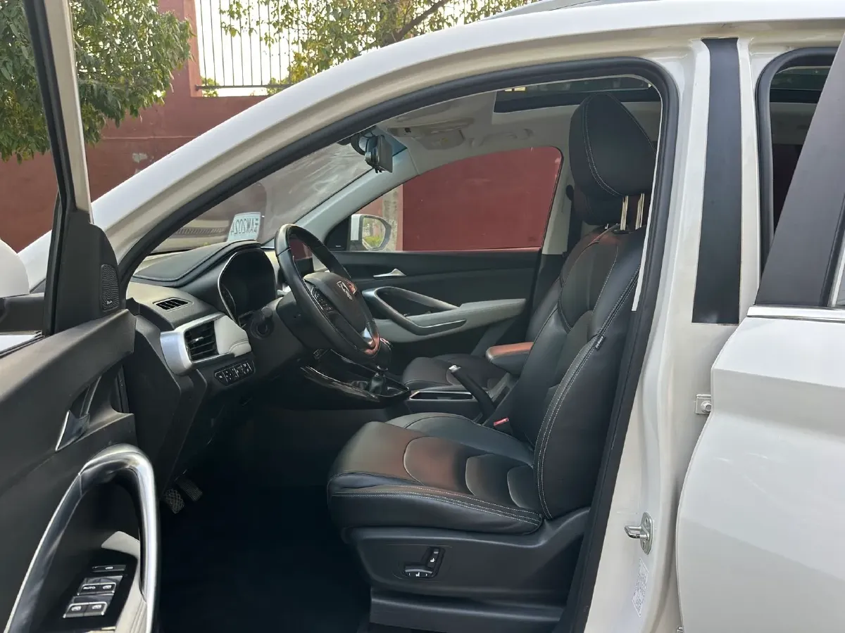 2018 BaoJun 530 1.5T 150HP L4 6MT,autocango,china used car exporter,china ev exporter,chinese used car exporter,chinese used ev exporter