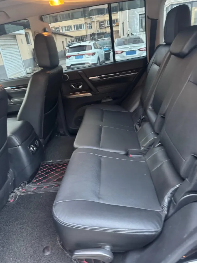 2018 Mitsubishi Pajero 3.0L 174HP V6 5AT,autocango,china used car exporter,china ev exporter,chinese used car exporter,chinese used ev exporter