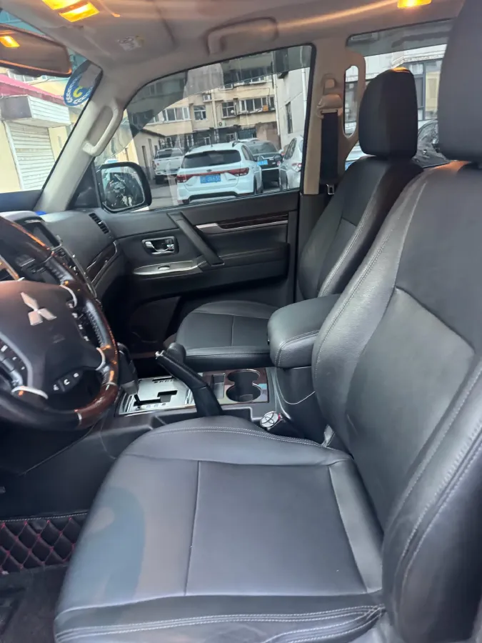 2018 Mitsubishi Pajero 3.0L 174HP V6 5AT,autocango,china used car exporter,china ev exporter,chinese used car exporter,chinese used ev exporter