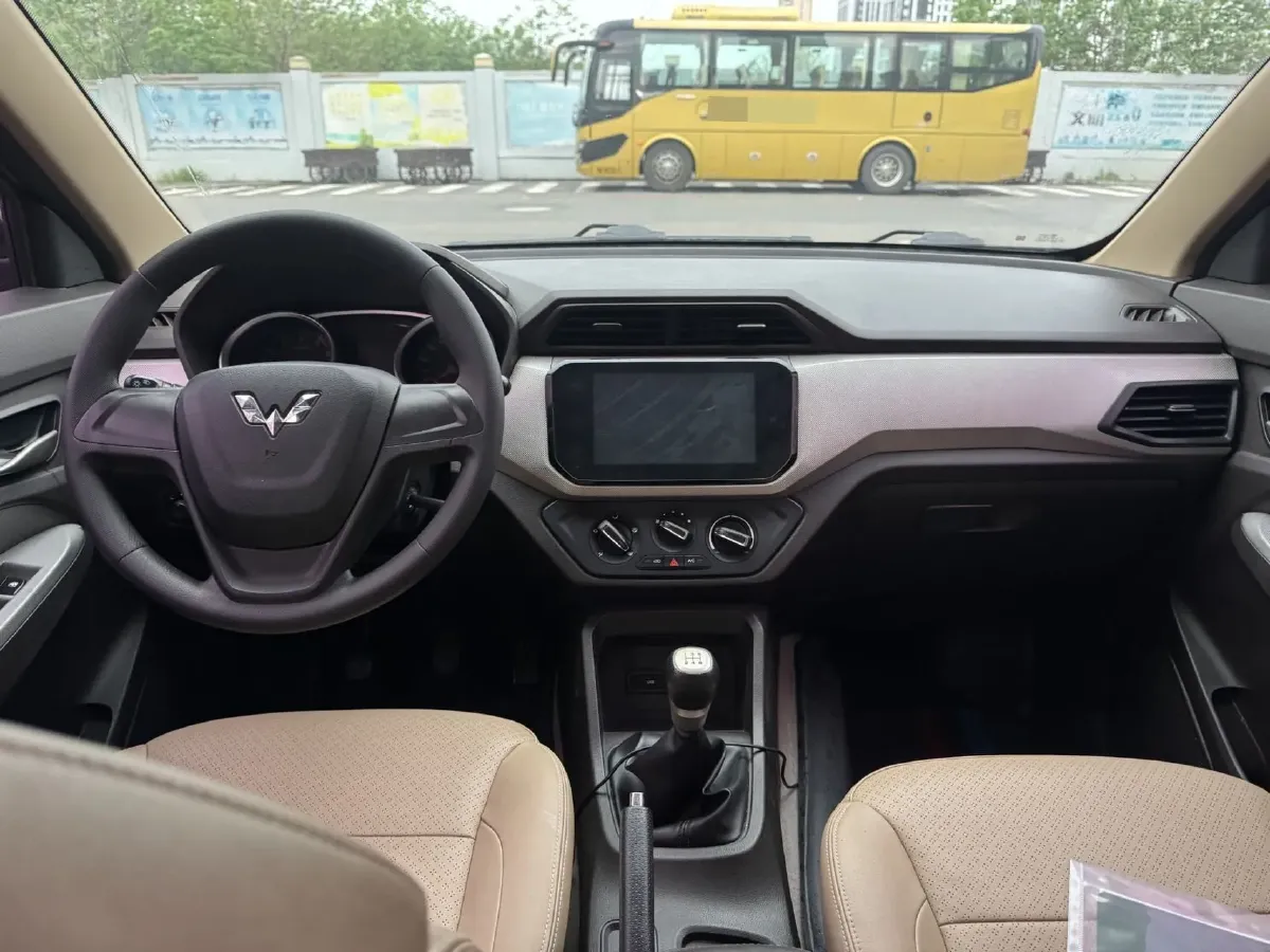 2018 WuLing HongGuang 1.5L 105HP L4 5MT,autocango,china used car exporter,china ev exporter,chinese used car exporter,chinese used ev exporter