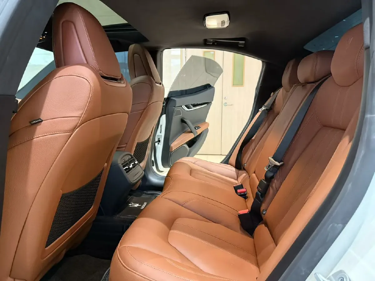 2022 Maserati Ghibli 3.0T 350HP V6 8AT,autocango,china used car exporter,china ev exporter,chinese used car exporter,chinese used ev exporter