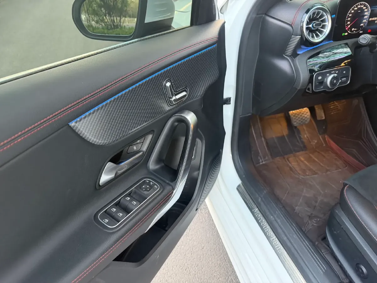 2023 Mercedes-Benz A Class 1.3T 163HP L4 7DCT,autocango,china used car exporter,china ev exporter,chinese used car exporter,chinese used ev exporter