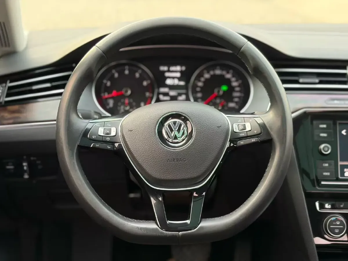 2019 Volkswagen Magotan 2.0T 186HP L4 7DCT,autocango,china used car exporter,china ev exporter,chinese used car exporter,chinese used ev exporter