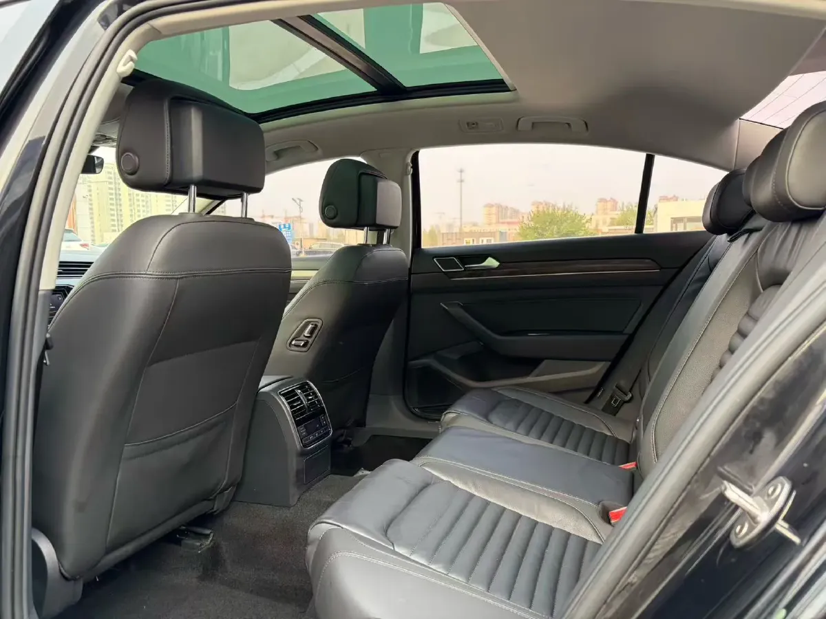 2019 Volkswagen Magotan 2.0T 186HP L4 7DCT,autocango,china used car exporter,china ev exporter,chinese used car exporter,chinese used ev exporter