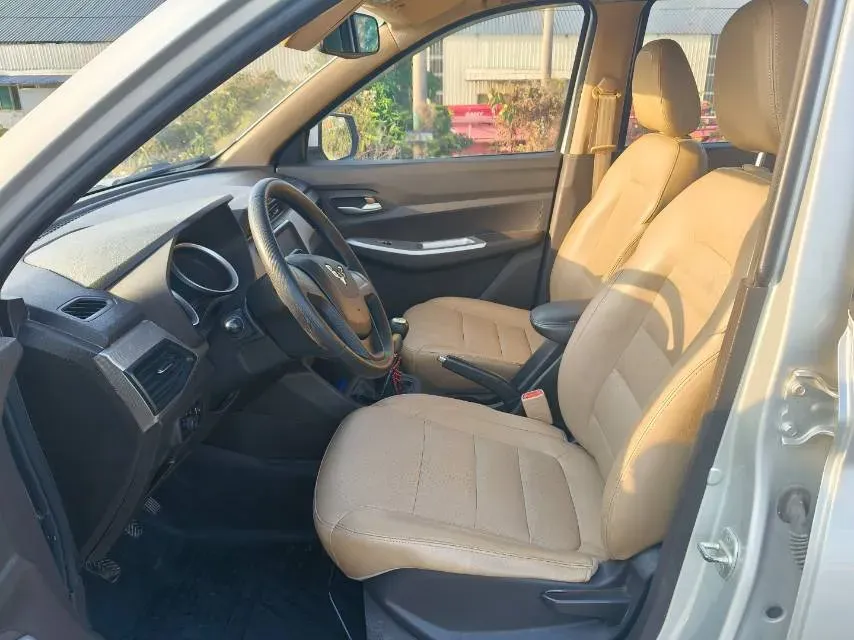 2018 WuLing HongGuang 1.5L 105HP L4 5MT,autocango,china used car exporter,china ev exporter,chinese used car exporter,chinese used ev exporter