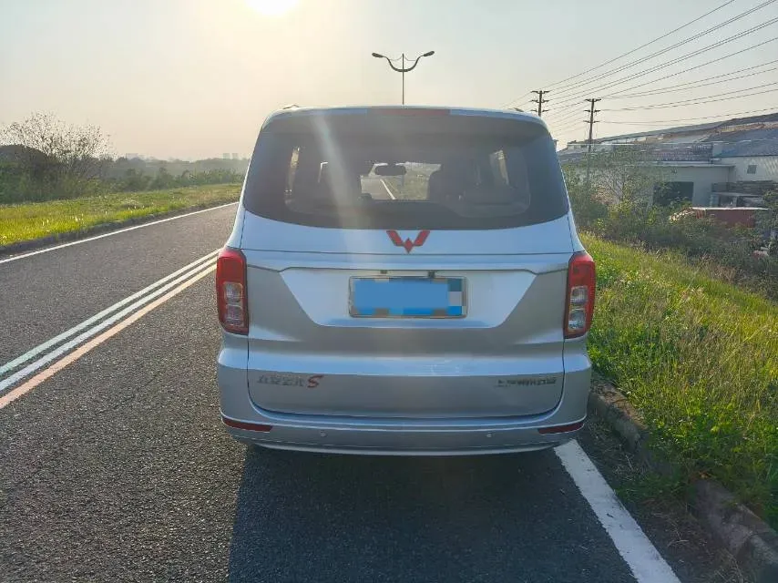 2018 WuLing HongGuang 1.5L 105HP L4 5MT,autocango,china used car exporter,china ev exporter,chinese used car exporter,chinese used ev exporter