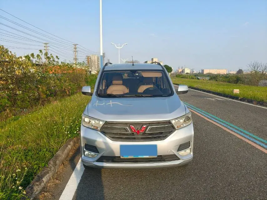 2018 WuLing HongGuang 1.5L 105HP L4 5MT,autocango,china used car exporter,china ev exporter,chinese used car exporter,chinese used ev exporter