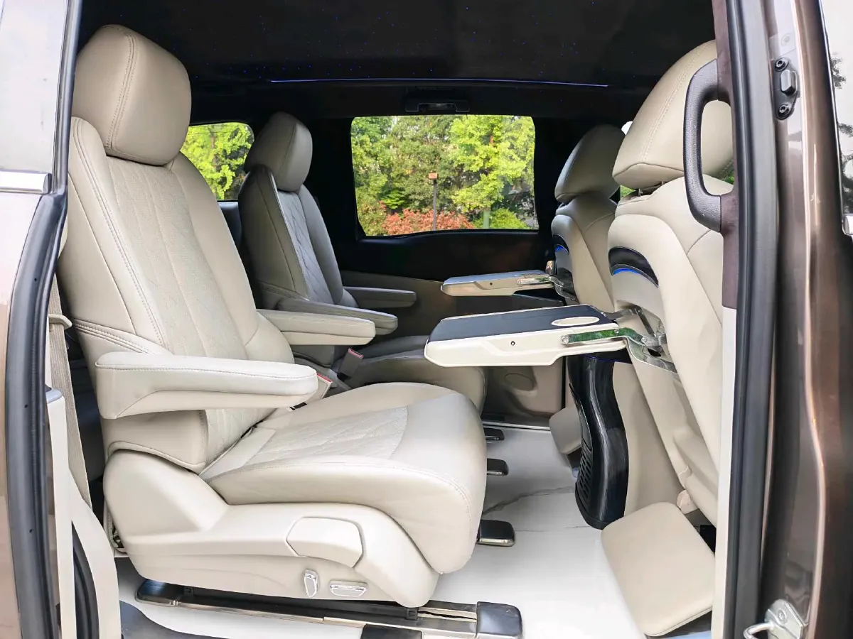 2022 Buick GL8 2.0T 237HP L4 9AT,autocango,china used car exporter,china ev exporter,chinese used car exporter,chinese used ev exporter