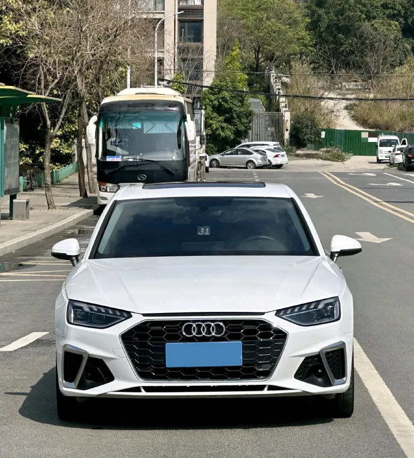 2023 Audi A4L 2.0T 190HP L4 7DCT,autocango,china used car exporter,china ev exporter,chinese used car exporter,chinese used ev exporter
