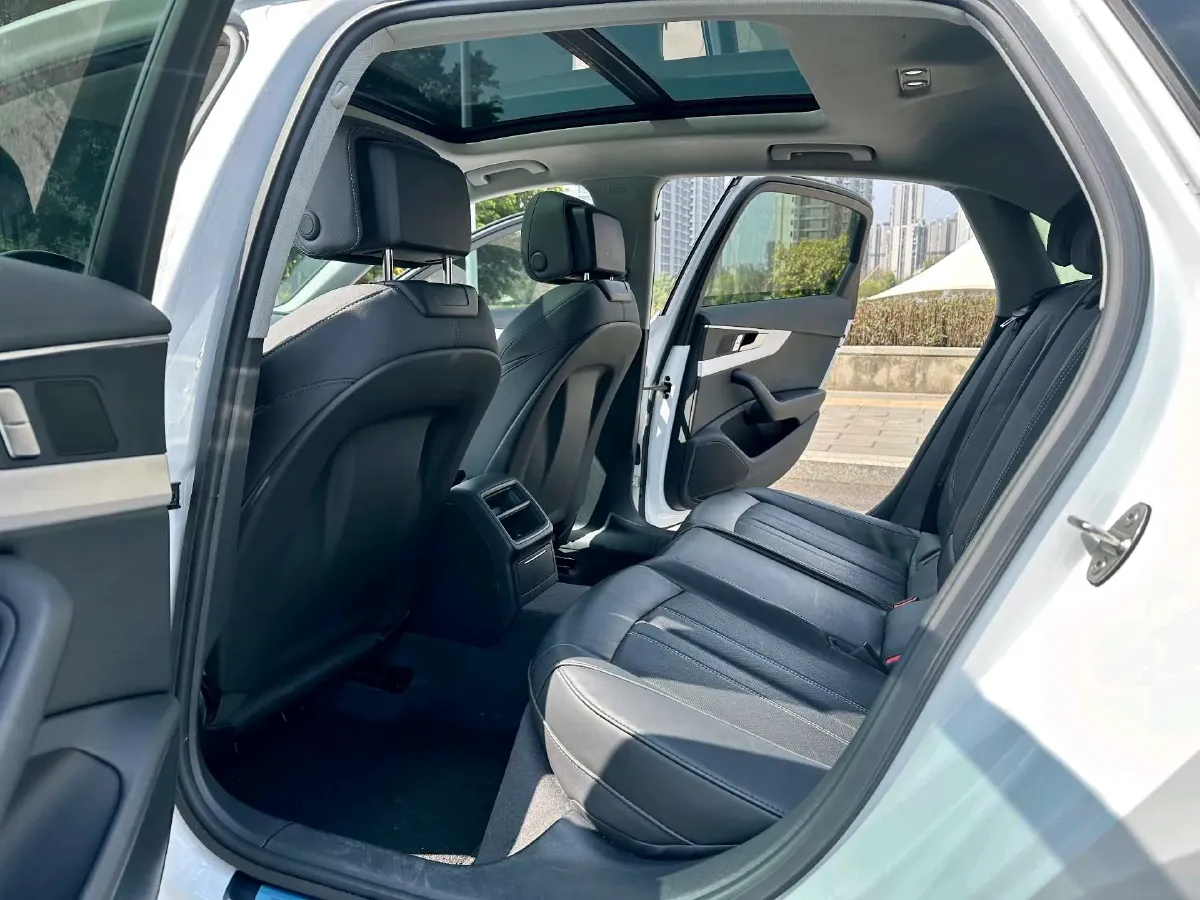 2023 Audi A4L 2.0T 190HP L4 7DCT,autocango,china used car exporter,china ev exporter,chinese used car exporter,chinese used ev exporter