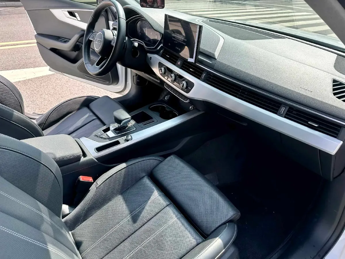 2023 Audi A4L 2.0T 190HP L4 7DCT,autocango,china used car exporter,china ev exporter,chinese used car exporter,chinese used ev exporter