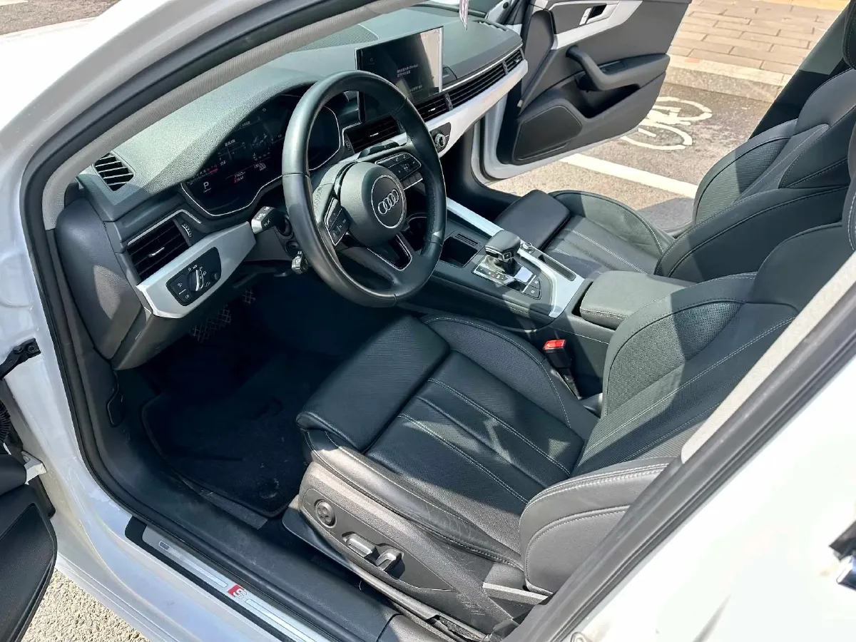 2023 Audi A4L 2.0T 190HP L4 7DCT,autocango,china used car exporter,china ev exporter,chinese used car exporter,chinese used ev exporter