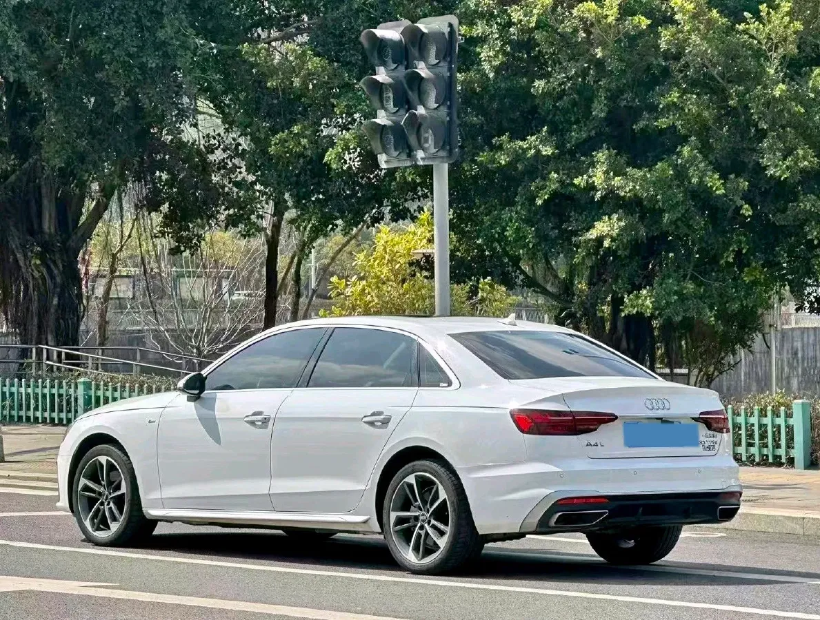 2023 Audi A4L 2.0T 190HP L4 7DCT,autocango,china used car exporter,china ev exporter,chinese used car exporter,chinese used ev exporter
