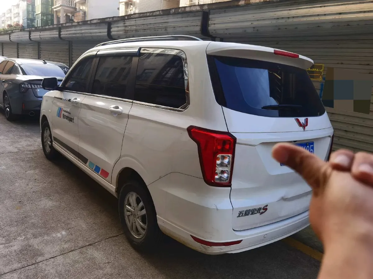 2021 WuLing HongGuang 1.5L 99HP L4 6MT,autocango,china used car exporter,china ev exporter,chinese used car exporter,chinese used ev exporter