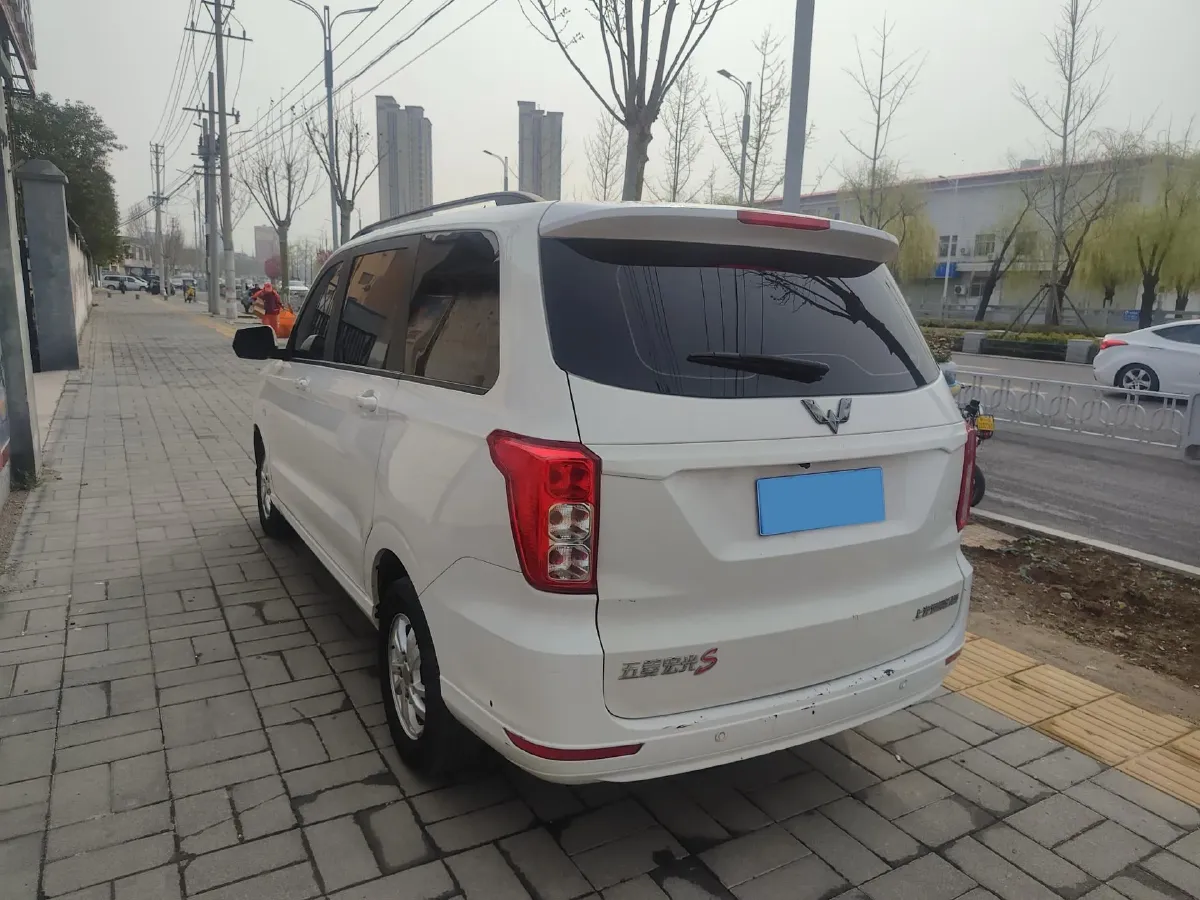 2021 WuLing RongGuang New Truck 1.5L 99HP L4 5MT,autocango,china used car exporter,china ev exporter,chinese used car exporter,chinese used ev exporter