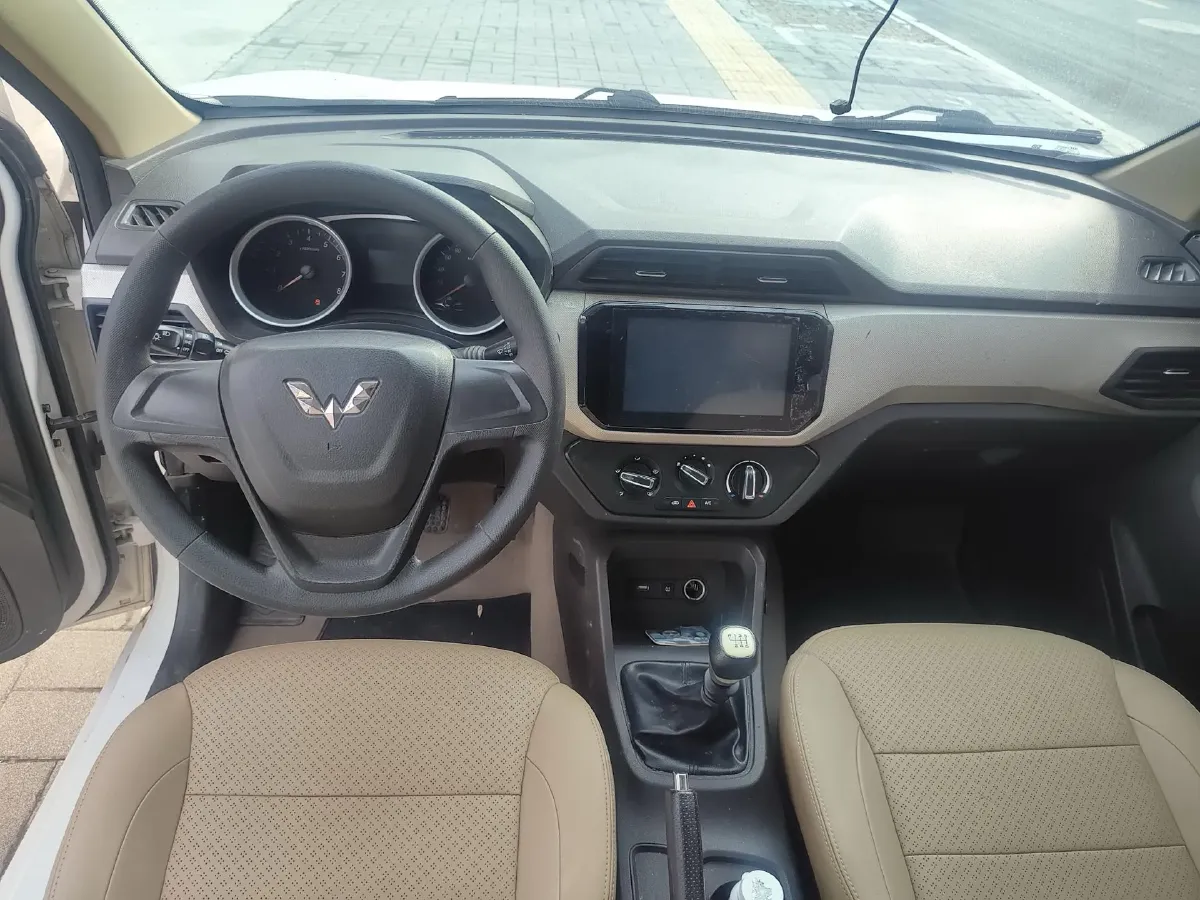 2021 WuLing RongGuang New Truck 1.5L 99HP L4 5MT,autocango,china used car exporter,china ev exporter,chinese used car exporter,chinese used ev exporter