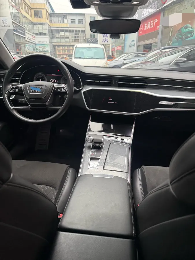2025 Audi A7L 2.0T 245HP L4 7DCT,autocango,china used car exporter,china ev exporter,chinese used car exporter,chinese used ev exporter