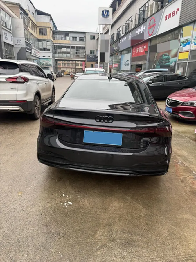 2025 Audi A7L 2.0T 245HP L4 7DCT,autocango,china used car exporter,china ev exporter,chinese used car exporter,chinese used ev exporter