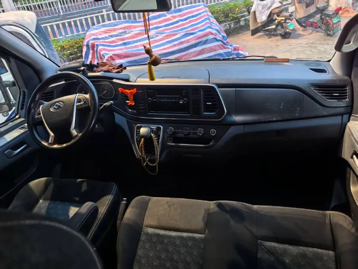 2021 MAXUS XinTu V80 2.0T 139HP L4 6MT,autocango,china used car exporter,china ev exporter,chinese used car exporter,chinese used ev exporter