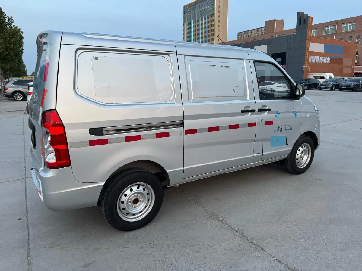 2022 WuLing RongGuang S 1.2L 76HP L4 5MT,autocango,china used car exporter,china ev exporter,chinese used car exporter,chinese used ev exporter