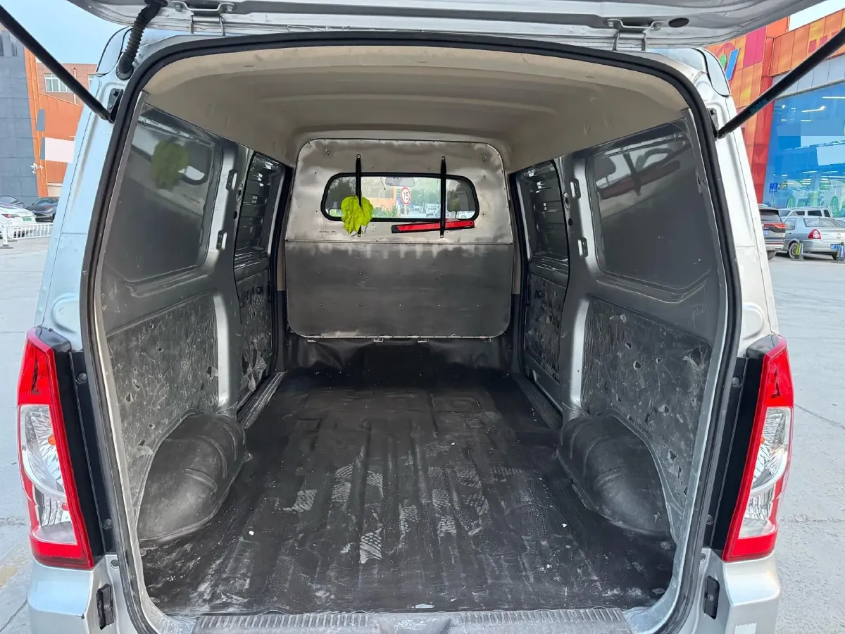 2022 WuLing RongGuang S 1.2L 76HP L4 5MT,autocango,china used car exporter,china ev exporter,chinese used car exporter,chinese used ev exporter