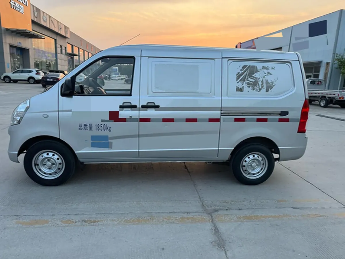 2022 WuLing RongGuang S 1.2L 76HP L4 5MT,autocango,china used car exporter,china ev exporter,chinese used car exporter,chinese used ev exporter