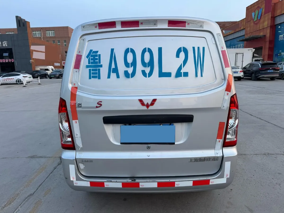 2022 WuLing RongGuang S 1.2L 76HP L4 5MT,autocango,china used car exporter,china ev exporter,chinese used car exporter,chinese used ev exporter