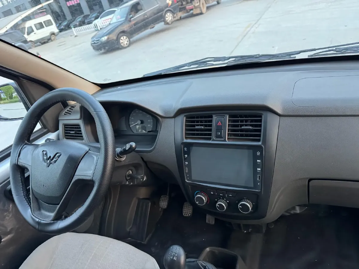 2022 WuLing RongGuang S 1.2L 76HP L4 5MT,autocango,china used car exporter,china ev exporter,chinese used car exporter,chinese used ev exporter