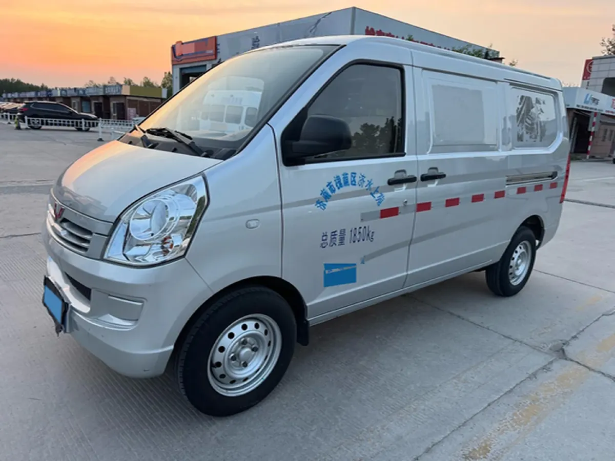 2022 WuLing RongGuang S 1.2L 76HP L4 5MT,autocango,china used car exporter,china ev exporter,chinese used car exporter,chinese used ev exporter