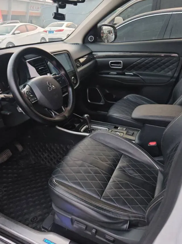 2020 Mitsubishi Outlander 2.4L 192HP L4 CVT,autocango,china used car exporter,china ev exporter,chinese used car exporter,chinese used ev exporter
