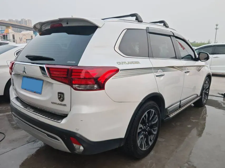 2020 Mitsubishi Outlander 2.4L 192HP L4 CVT,autocango,china used car exporter,china ev exporter,chinese used car exporter,chinese used ev exporter
