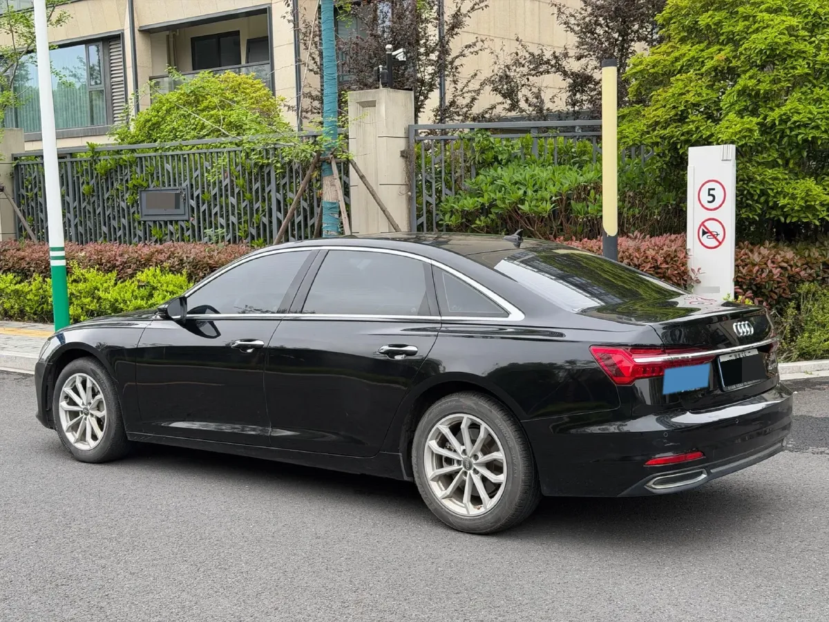 2021 Audi A6L 2.0T 190HP L4 7DCT,autocango,china used car exporter,china ev exporter,chinese used car exporter,chinese used ev exporter