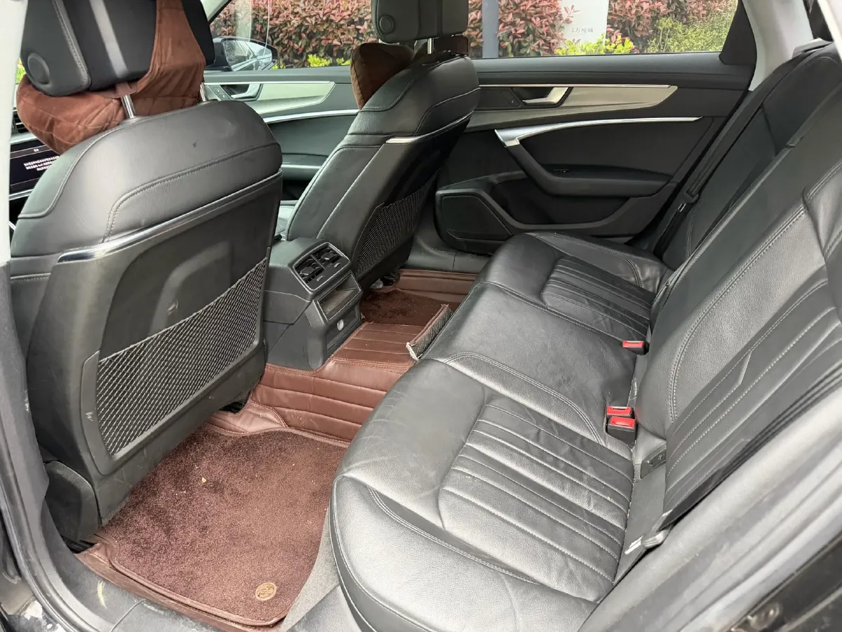 2021 Audi A6L 2.0T 190HP L4 7DCT,autocango,china used car exporter,china ev exporter,chinese used car exporter,chinese used ev exporter