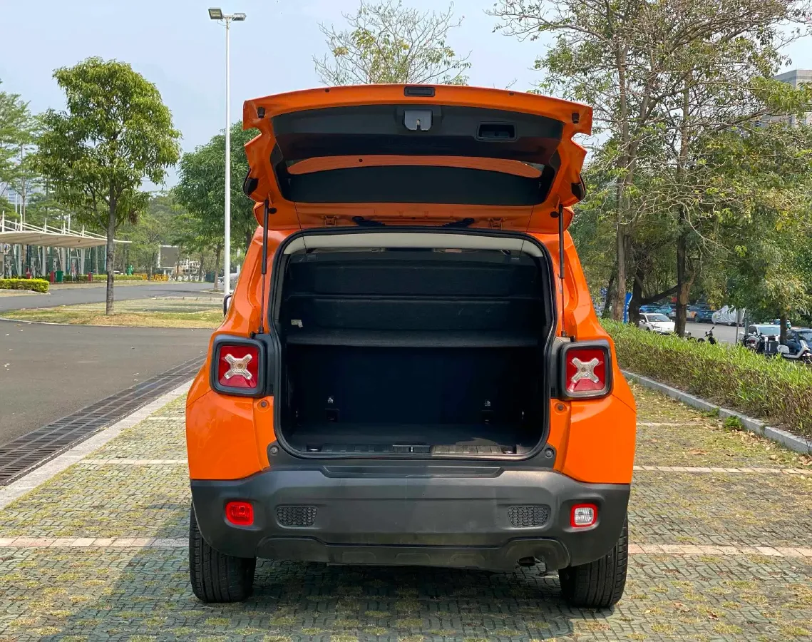 2017 Jeep Renegade 1.4T 150HP L4 7DCT,autocango,china used car exporter,china ev exporter,chinese used car exporter,chinese used ev exporter