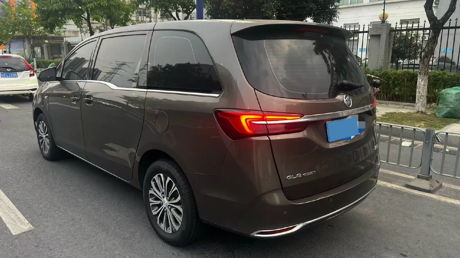 2021 Buick GL8 2.0T 237HP L4 9AT,autocango,china used car exporter,china ev exporter,chinese used car exporter,chinese used ev exporter