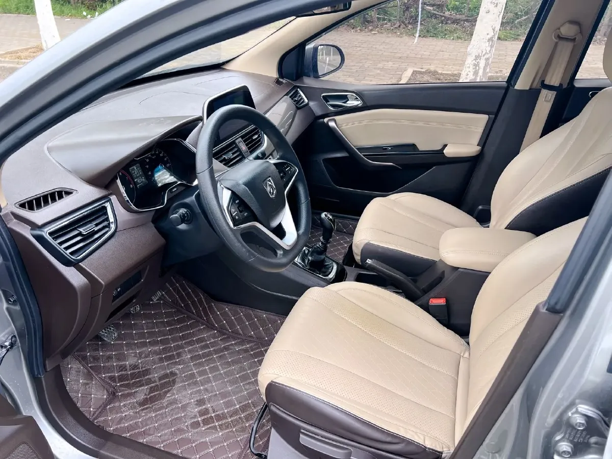 2017 BaoJun 310W 1.5L 112HP L4 6MT,autocango,china used car exporter,china ev exporter,chinese used car exporter,chinese used ev exporter