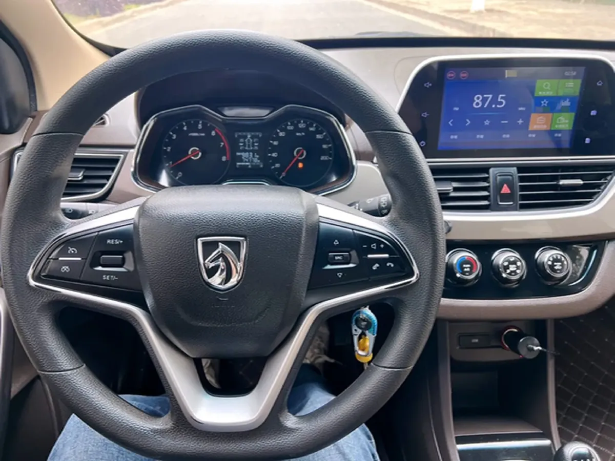 2017 BaoJun 310W 1.5L 112HP L4 6MT,autocango,china used car exporter,china ev exporter,chinese used car exporter,chinese used ev exporter