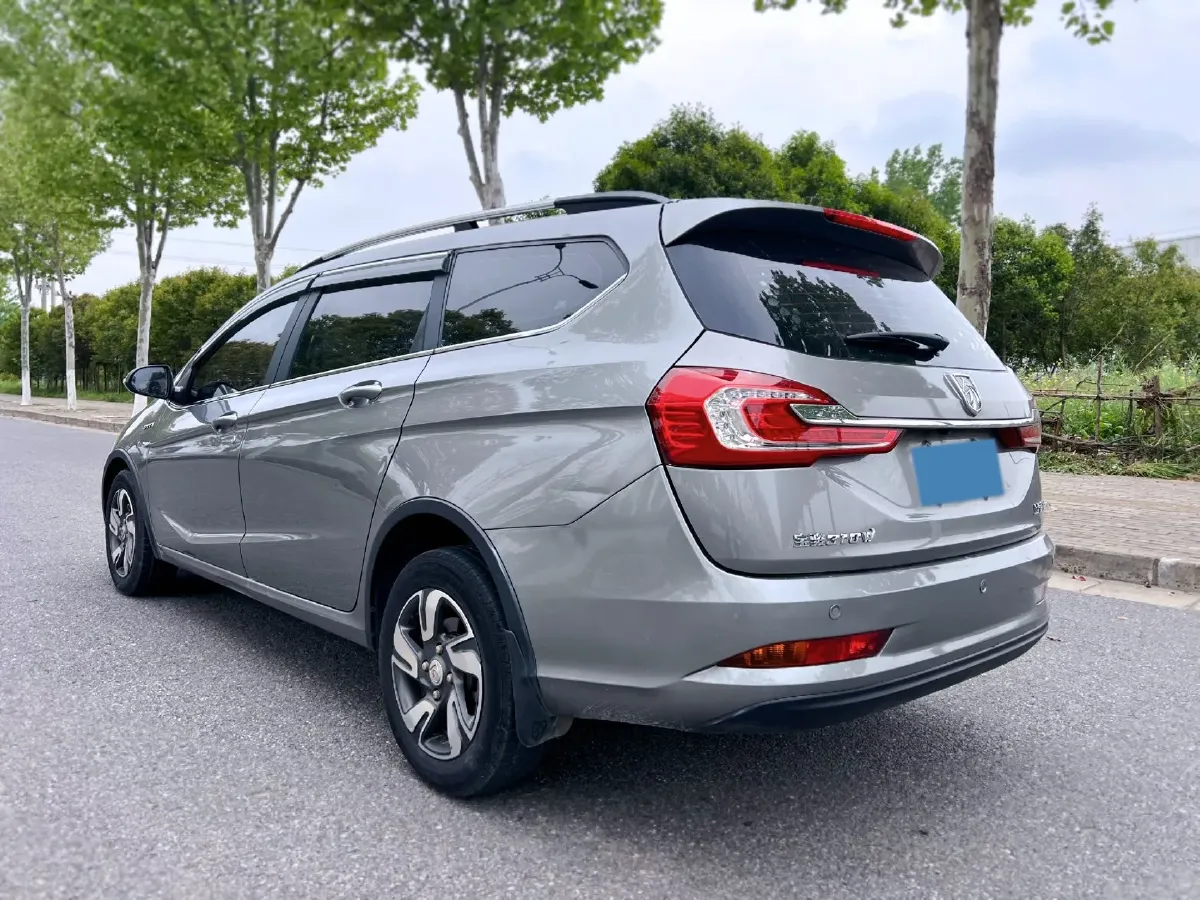 2017 BaoJun 310W 1.5L 112HP L4 6MT,autocango,china used car exporter,china ev exporter,chinese used car exporter,chinese used ev exporter