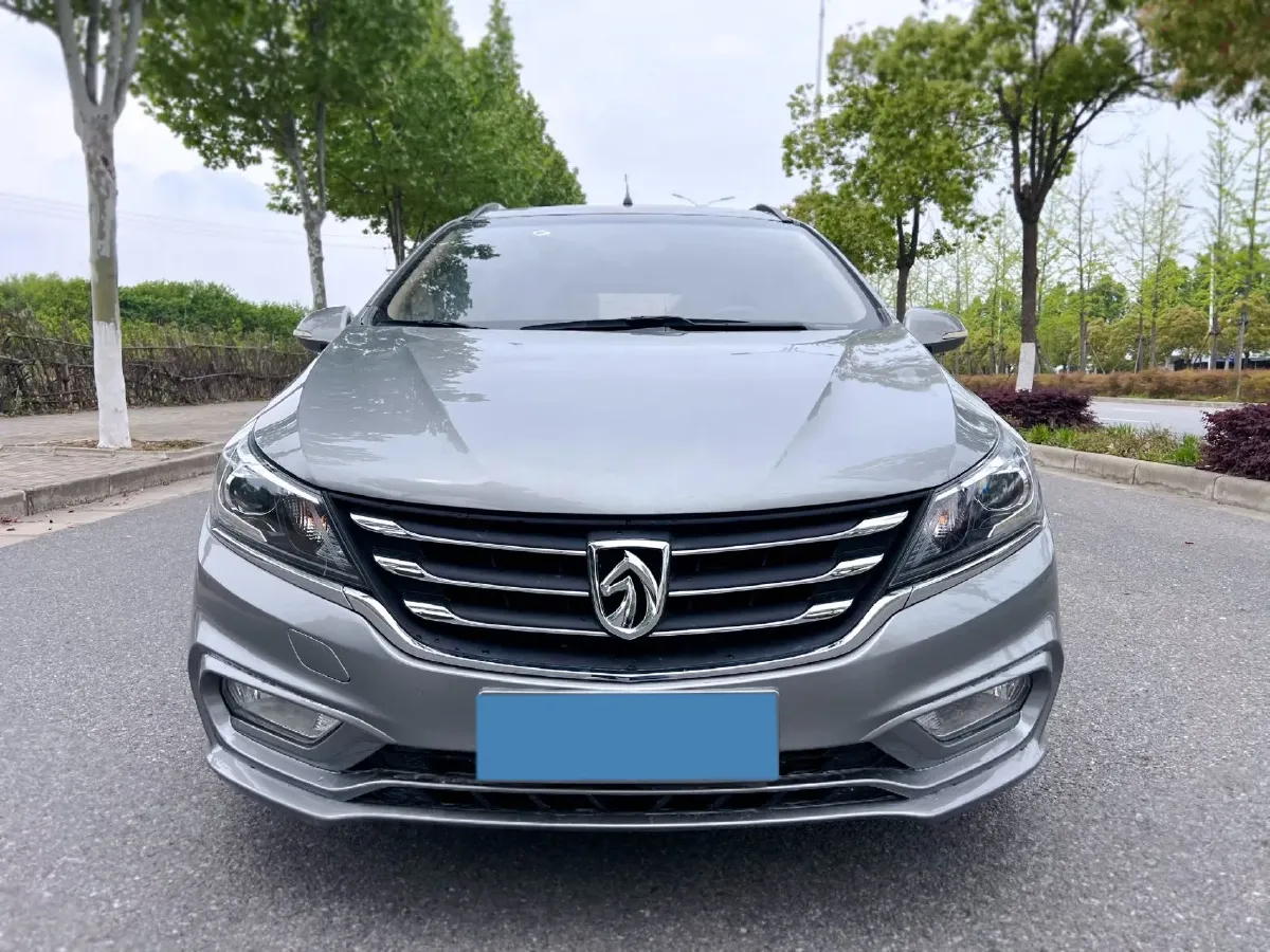 2017 BaoJun 310W 1.5L 112HP L4 6MT,autocango,china used car exporter,china ev exporter,chinese used car exporter,chinese used ev exporter