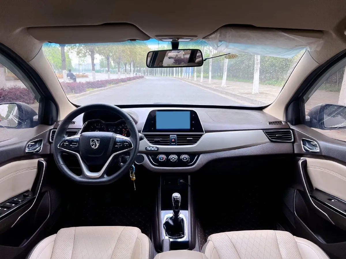 2017 BaoJun 310W 1.5L 112HP L4 6MT,autocango,china used car exporter,china ev exporter,chinese used car exporter,chinese used ev exporter