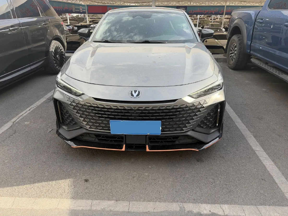 2023 ChangAn UNI-V 2.0T 233HP L4 8AT,autocango,china used car exporter,china ev exporter,chinese used car exporter,chinese used ev exporter