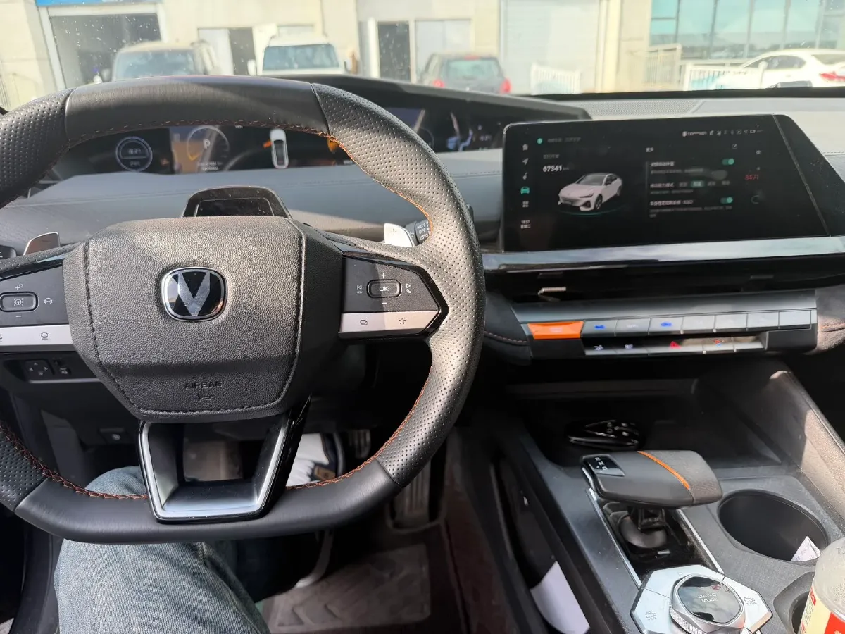 2023 ChangAn UNI-V 2.0T 233HP L4 8AT,autocango,china used car exporter,china ev exporter,chinese used car exporter,chinese used ev exporter