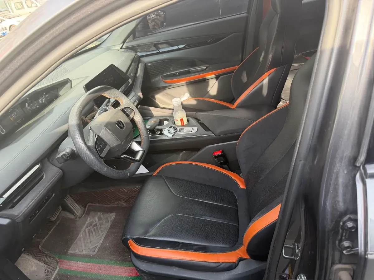 2023 ChangAn UNI-V 2.0T 233HP L4 8AT,autocango,china used car exporter,china ev exporter,chinese used car exporter,chinese used ev exporter