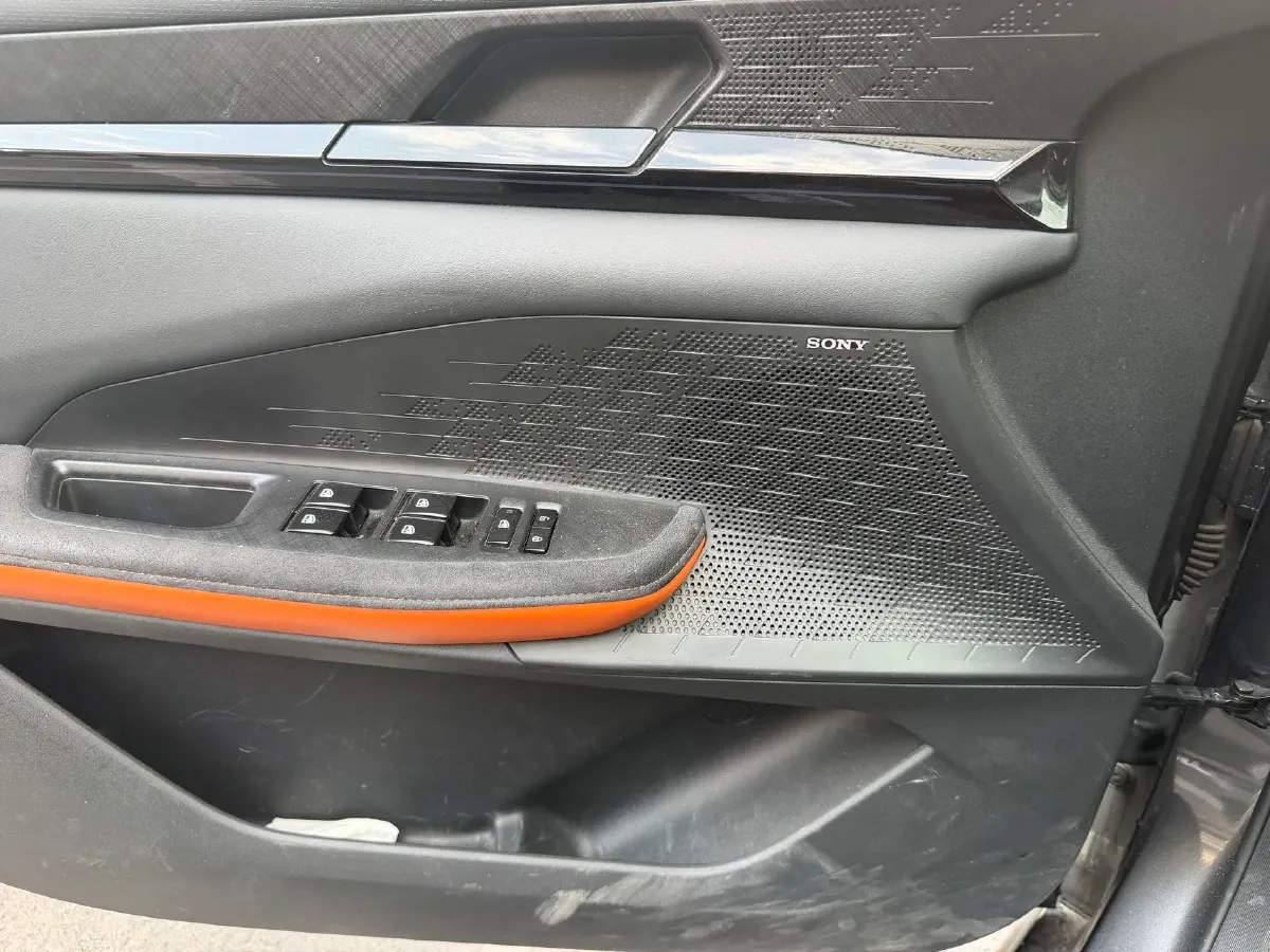 2023 ChangAn UNI-V 2.0T 233HP L4 8AT,autocango,china used car exporter,china ev exporter,chinese used car exporter,chinese used ev exporter