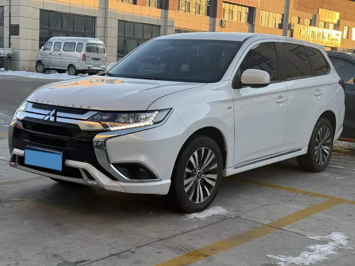2021 Mitsubishi Outlander 2.0L 166HP L4 CVT,autocango,china used car exporter,china ev exporter,chinese used car exporter,chinese used ev exporter