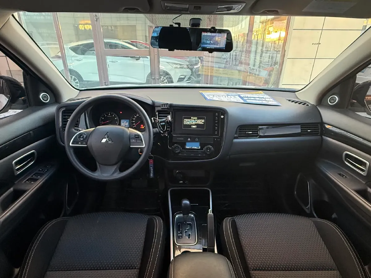 2021 Mitsubishi Outlander 2.0L 166HP L4 CVT,autocango,china used car exporter,china ev exporter,chinese used car exporter,chinese used ev exporter