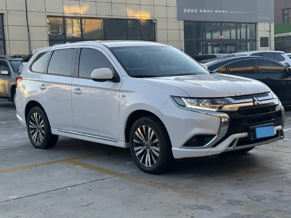 2021 Mitsubishi Outlander 2.0L 166HP L4 CVT,autocango,china used car exporter,china ev exporter,chinese used car exporter,chinese used ev exporter