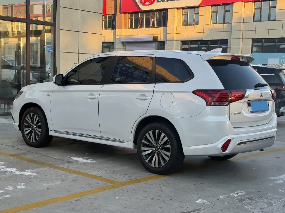 2021 Mitsubishi Outlander 2.0L 166HP L4 CVT,autocango,china used car exporter,china ev exporter,chinese used car exporter,chinese used ev exporter