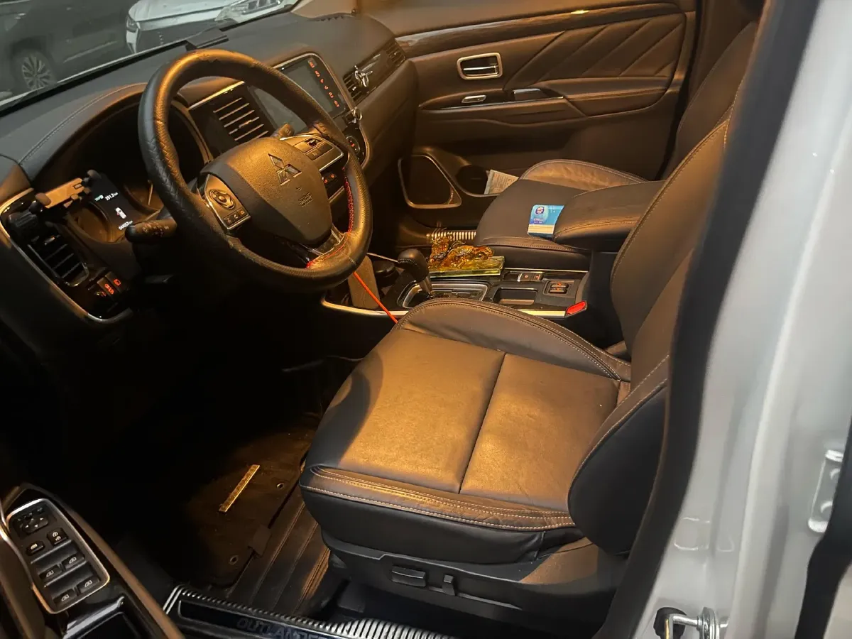 2019 Mitsubishi Outlander 2.0L 166HP L4 CVT,autocango,china used car exporter,china ev exporter,chinese used car exporter,chinese used ev exporter